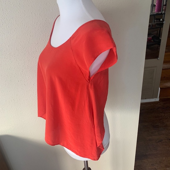 Bebe Open Back Flyaway Silk Top - Picture 11 of 13